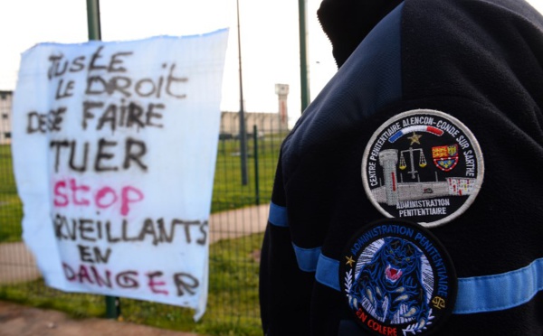 Les gardiens de prison toujours mobilisés