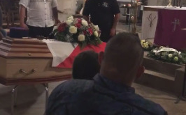 L'hommage polynésien des proches de Xavier Ufa