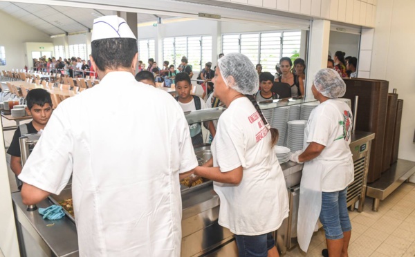 Collège Tinomana Ebb : un repas gastronomique pour un abri