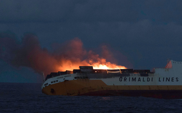 Naufrage du "Grande America": 45 conteneurs de matières dangereuses et 2.200 tonnes de fioul lourd