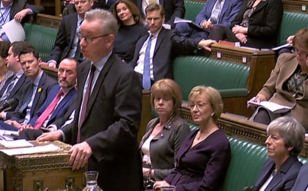 Brexit: les députés votent sur un "no deal", le pays "au bord du précipice"