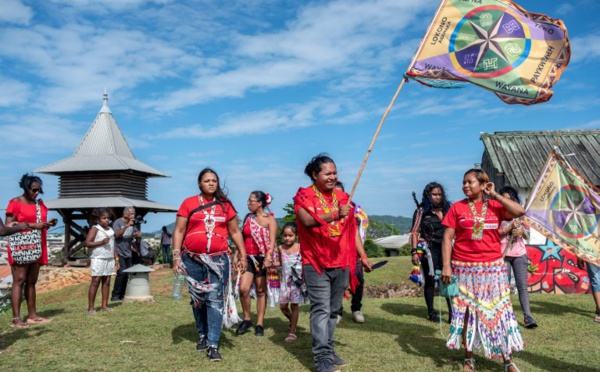 Guyane: la restitution des terres aux Amérindiens à la peine
