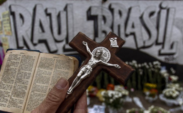 Tirs dans un collège au Brésil: 8 morts dans une attaque d'anciens élèves