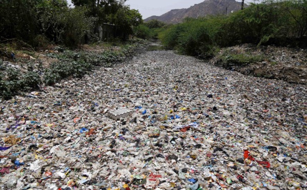 ONU: accord sur une réduction "significative" du plastique à usage unique