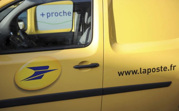 Angers: un ex-détenu qui voulait se faire livrer un pistolet-mitrailleur par la Poste écroué