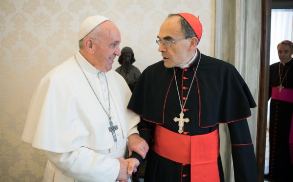 Le pape accorde un sursis à Barbarin, qui se met en retrait en attendant son procès en appel