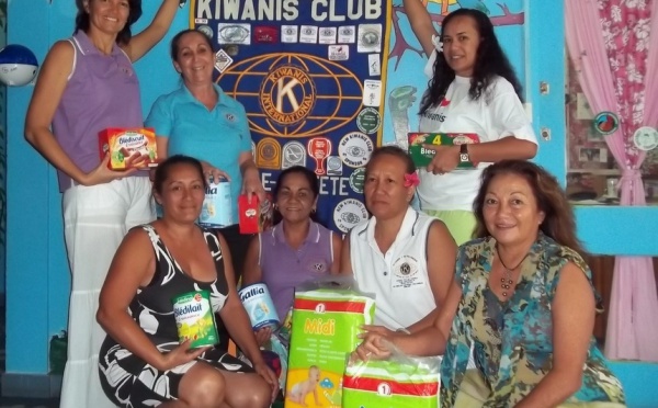 Remise de colis bébés à des familles nécessiteuses de Papeete
