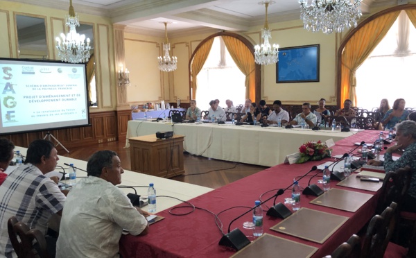 Rangiroa et Hao futures capitales des Tuamotu-Gambier