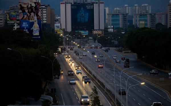 Les Vénézuéliens entre rage et désespoir face à la méga-panne de courant