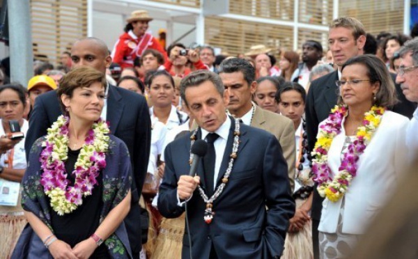 Sarkozy ouvre les XIVe Jeux du Pacifique. La Polynésie défile derrière le drapeau tricolore