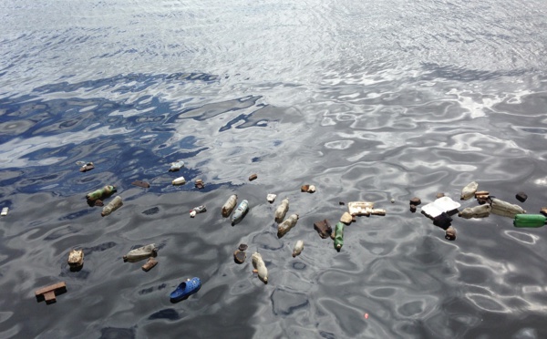 Océans : sur les traces du mystère du "plastique perdu"