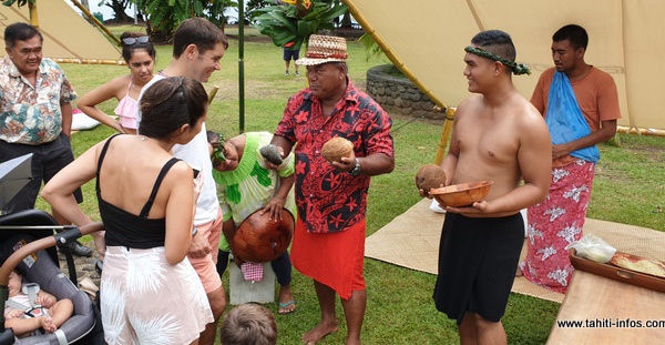 Rencontre entre Tupaia et Cook : un bel échange culturel à Mahina