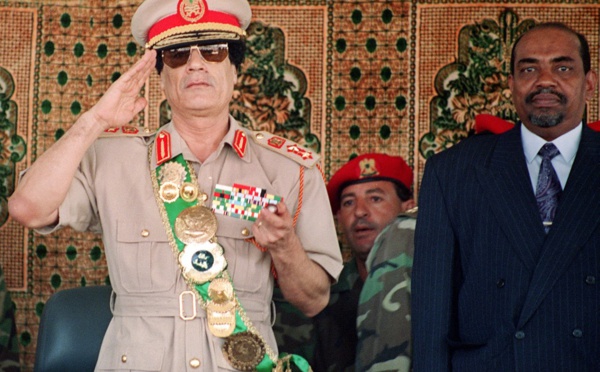 Soudan: l'ex-président Béchir en prison, les manifestants toujours mobilisés