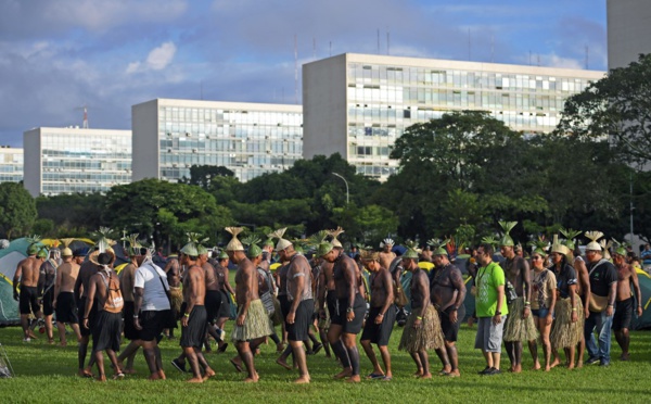 Brésil: plus de 2.000 indigènes convergent vers le centre de Brasilia