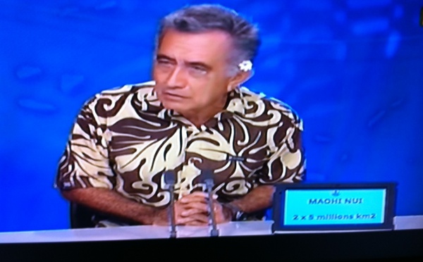 Oscar Temaru sur le plateau de Polynésie 1ère 