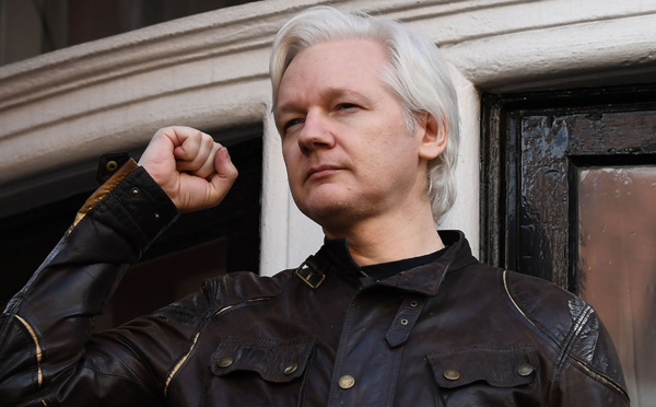 Suède: le parquet requiert la détention d'Assange dans l'affaire de viol
