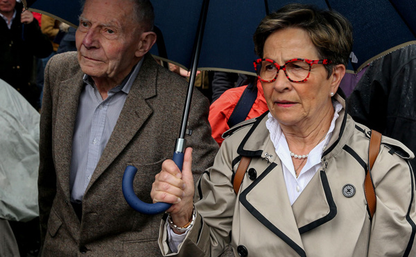 Affaire Lambert: la classe politique divisée, Macron refuse d'intervenir