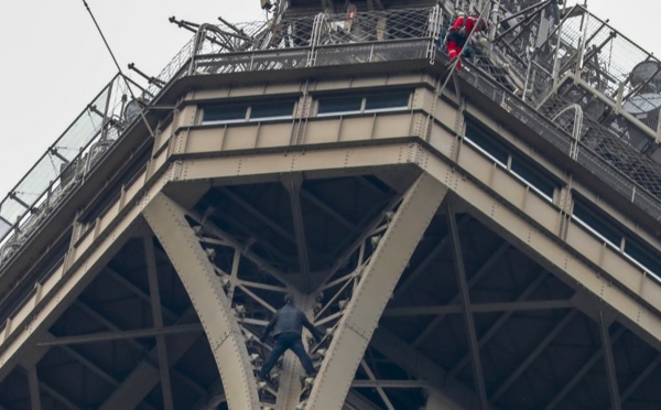 Tentative d'escalade de la Tour Eiffel : le monument évacué