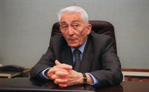 Bernard Pons "indigné" par le film "L'ordre et la morale" de Kassovitz