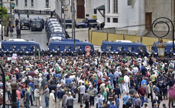 Alger bouclé pour le 14e vendredi de manifestations, nombreuses arrestations
