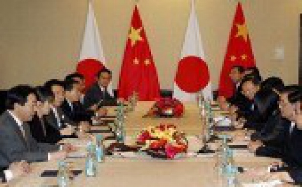 Hu promet d'aider la croissance mondiale, Obama critique la Chine