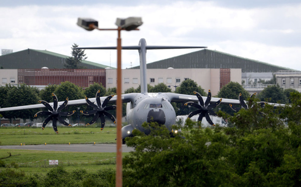 La France rapatrie 12 enfants de jihadistes, dont 10 orphelins, remis par les Kurdes de Syrie