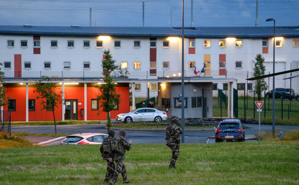 Fin de la prise d'otage à Condé-sur-Sarthe, les surveillants "sains et saufs"