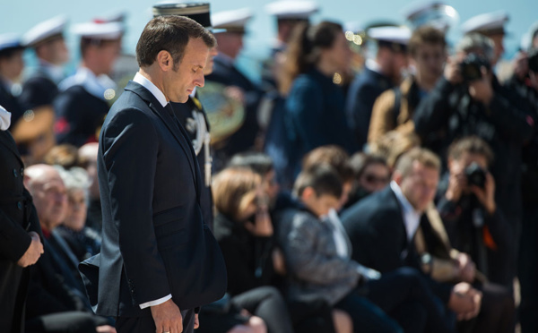 Emmanuel Macron salue les "héros français" du sauvetage en mer