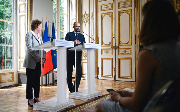 Assurance chômage: le gouvernement dévoile une vaste réforme, les syndicats "en colère"