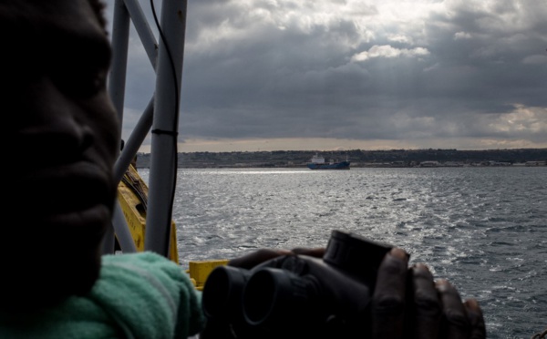 Italie: 43 migrants toujours bloqués en mer