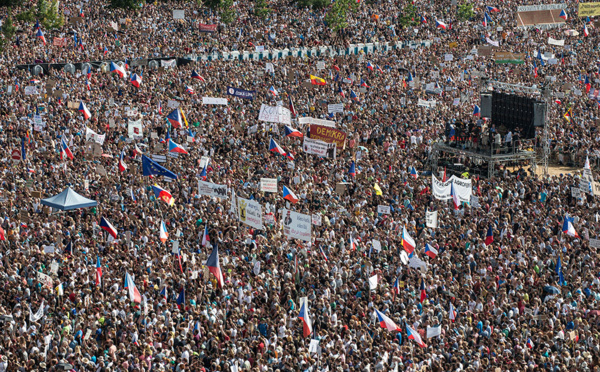 Le Premier ministre tchèque devrait survivre aux manifestations de masse