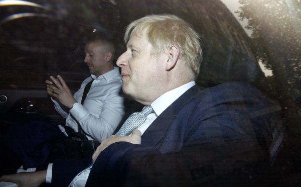 Brexit: Boris Johnson contre-attaque et plaide pour "une sorte d'accord"