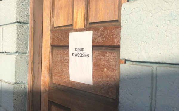 Coup de poing mortel pour une boîte de paka