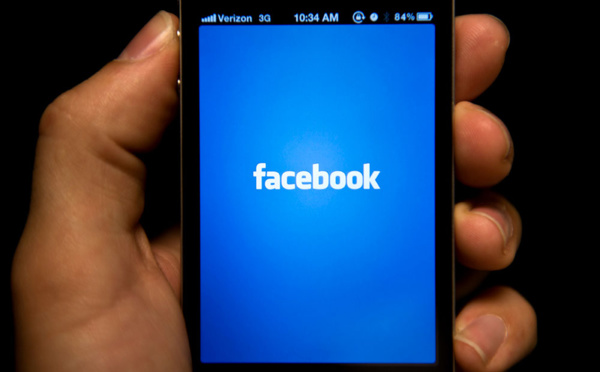 Contenus haineux: Facebook promet de collaborer avec la justice française