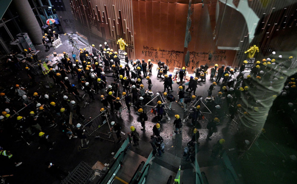 "On n'a pas le choix": à Hong Kong, des jeunes prêts à tout pour se faire entendre