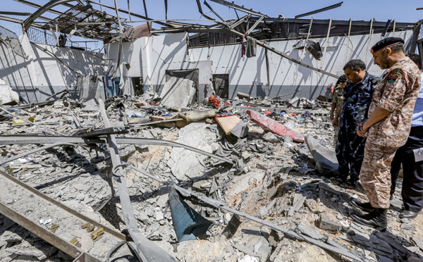 Carnage dans un centre pour migrants en Libye, visé par un raid aérien