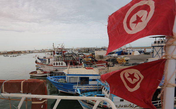 Tunisie: un bateau avec 86 migrants chavire, seuls quatre secourus