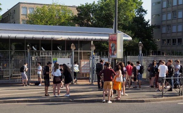 Essonne: un proviseur de lycée agressé, deux élèves en garde à vue