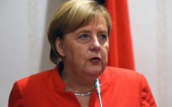 Merkel assure aller "très bien" malgré de nouveaux tremblements