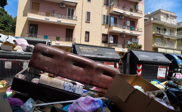 A Rome, les rues jonchées d'ordures font craindre une crise sanitaire