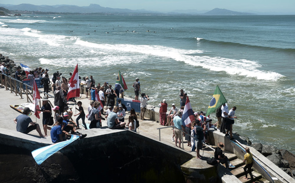 JO-2024: Hossegor et Biarritz, sites de surf concurrents en attendant d'être partenaires ?