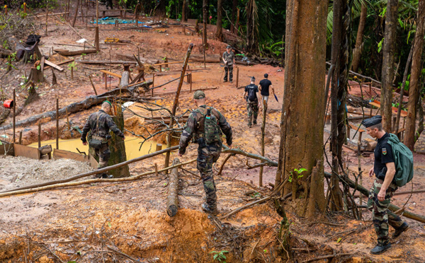 Guyane : trois soldats meurent pendant une opération contre l'orpaillage illégal