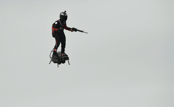 Traversée de la Manche par Franky Zapata en "Flyboard": "avis défavorable" de la préfecture maritime