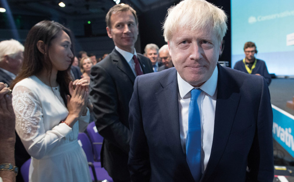 Boris Johnson, chantre du Brexit, obtient les clefs de Downing Street