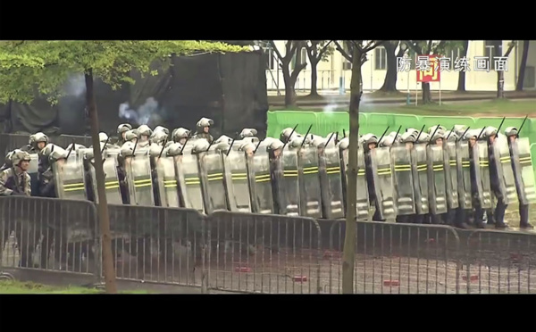 L'armée chinoise montre ses muscles à Hong Kong