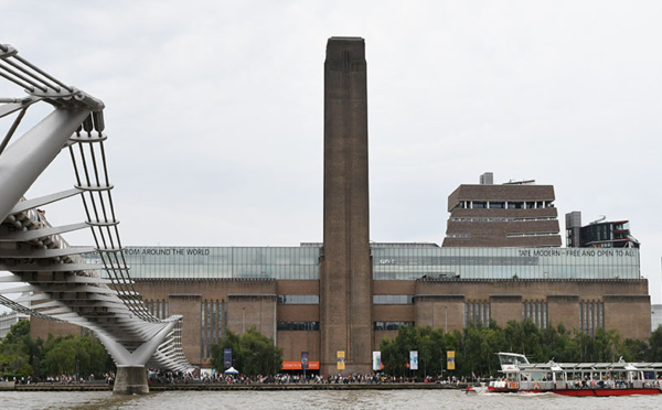 Londres: l'enfant poussé du 10e étage d'un musée hors de danger