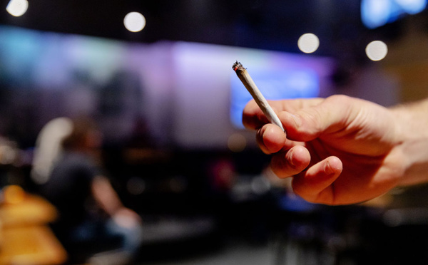 Cigarettes "chamaniques": trois interpellations dans la Loire