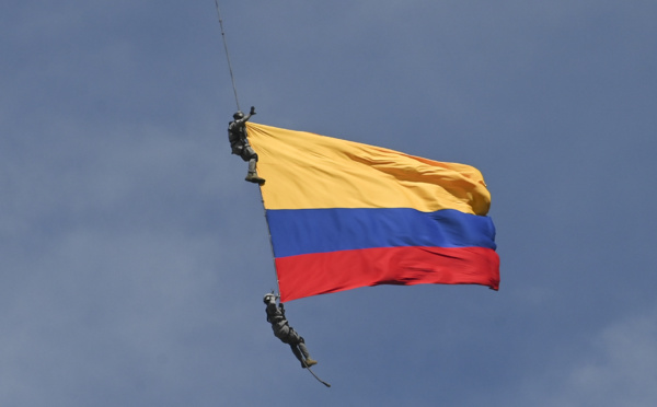 Colombie: chute mortelle de deux militaires suspendus à un hélicoptère