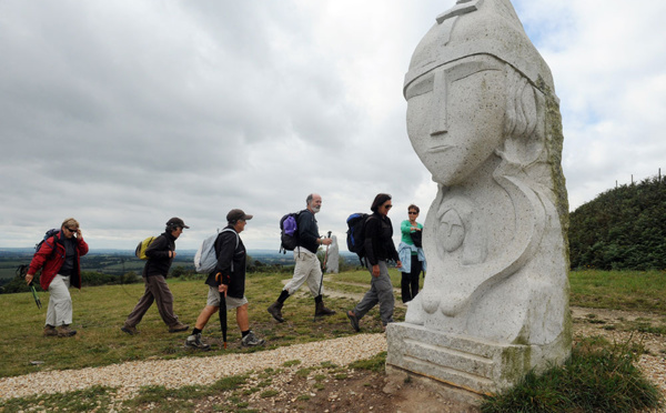 Sculpture : en Bretagne, la Vallée des Saints officiellement jumelée avec l'île de Pâques