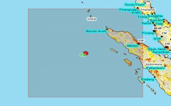 Un puissant séisme au large de Sumatra sème la panique